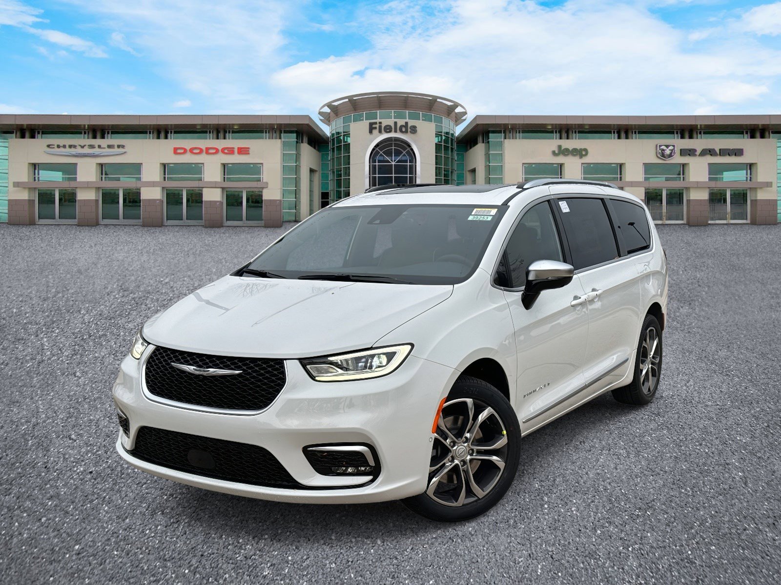 2026 Chrysler Pacifica Pinnacle's photo