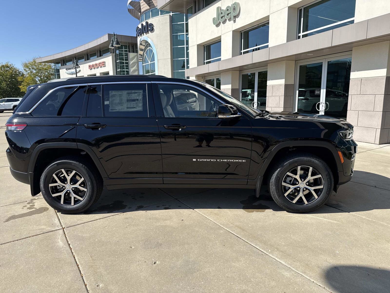 2025 Jeep Grand Cherokee Limited photo 4