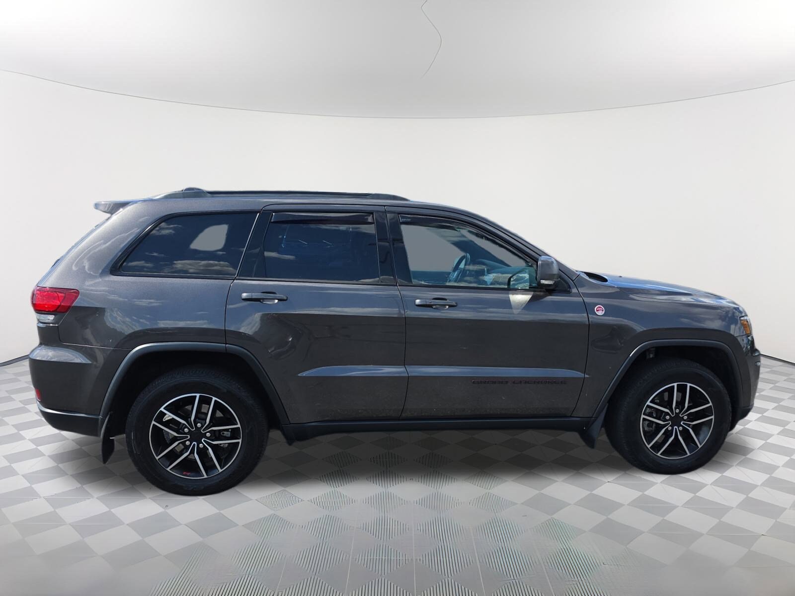 2021 Jeep Grand Cherokee Trailhawk photo 2