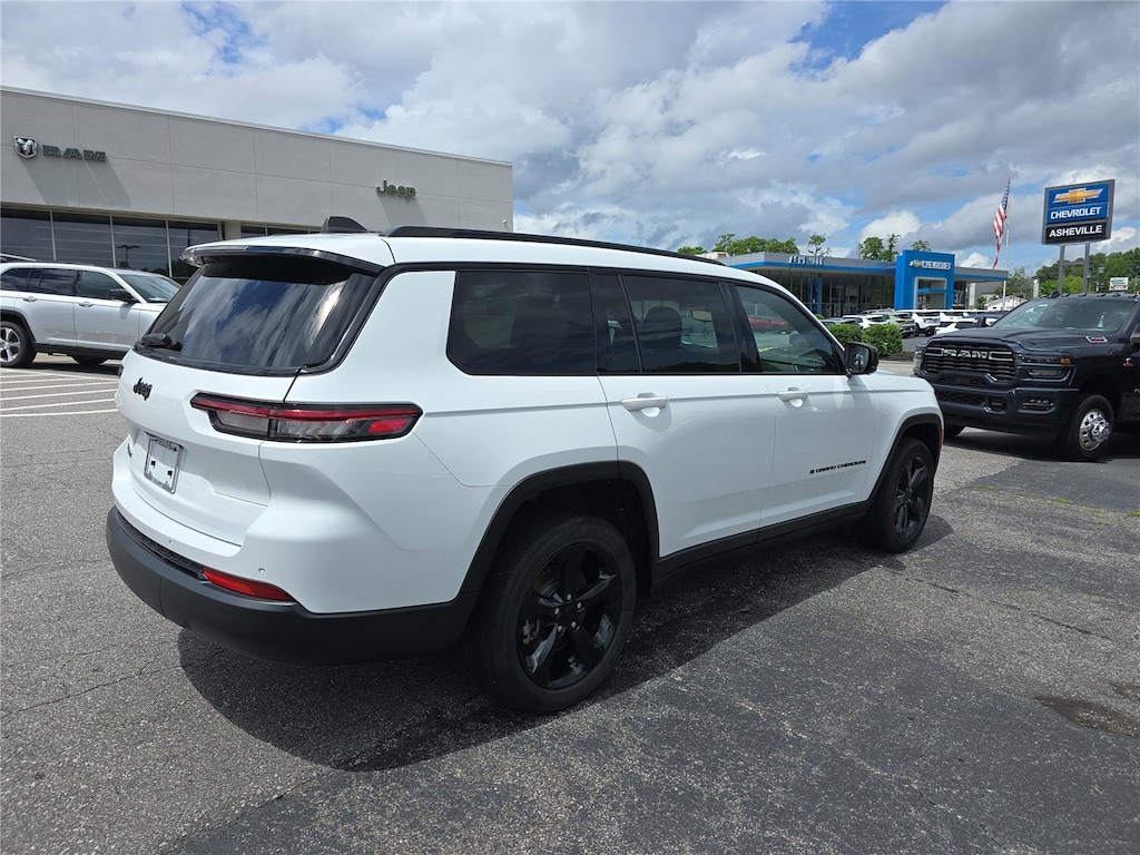 Used 2022 Jeep Grand Cherokee L Altitude SUV