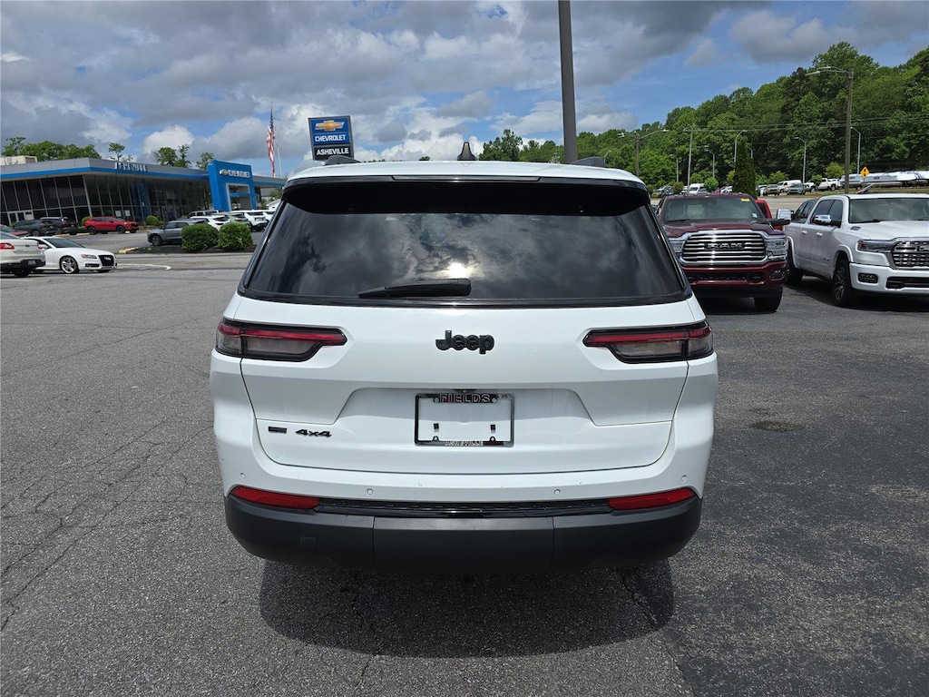 Used 2022 Jeep Grand Cherokee L Altitude SUV