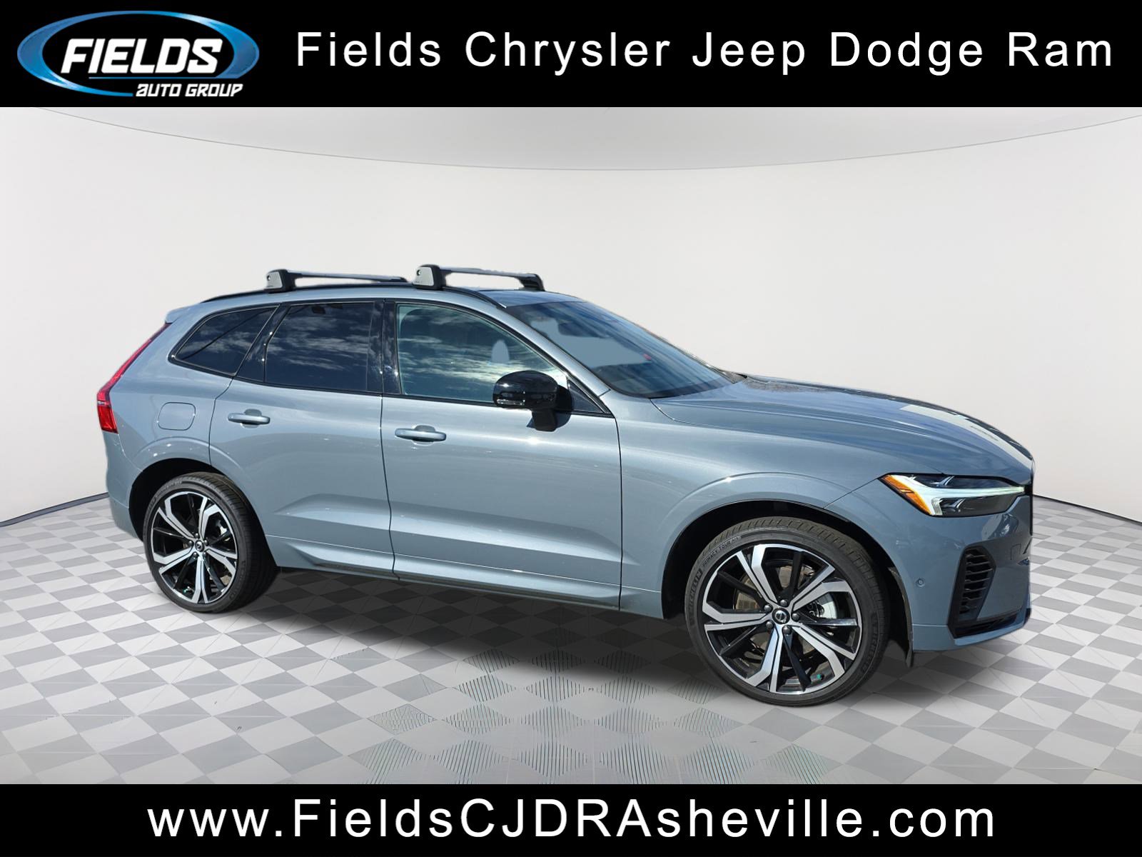 2022 Volvo XC60 R-Design's photo