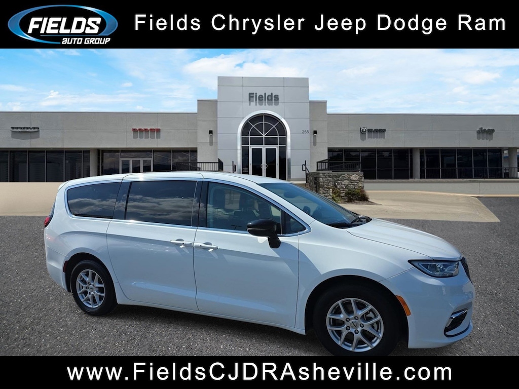 Used 2024 Chrysler Pacifica Touring L Minivan/Van