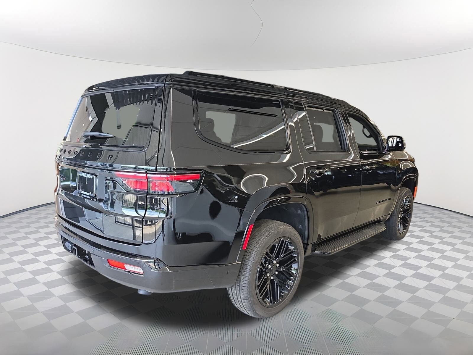 2025 Jeep Wagoneer Carbide photo 2