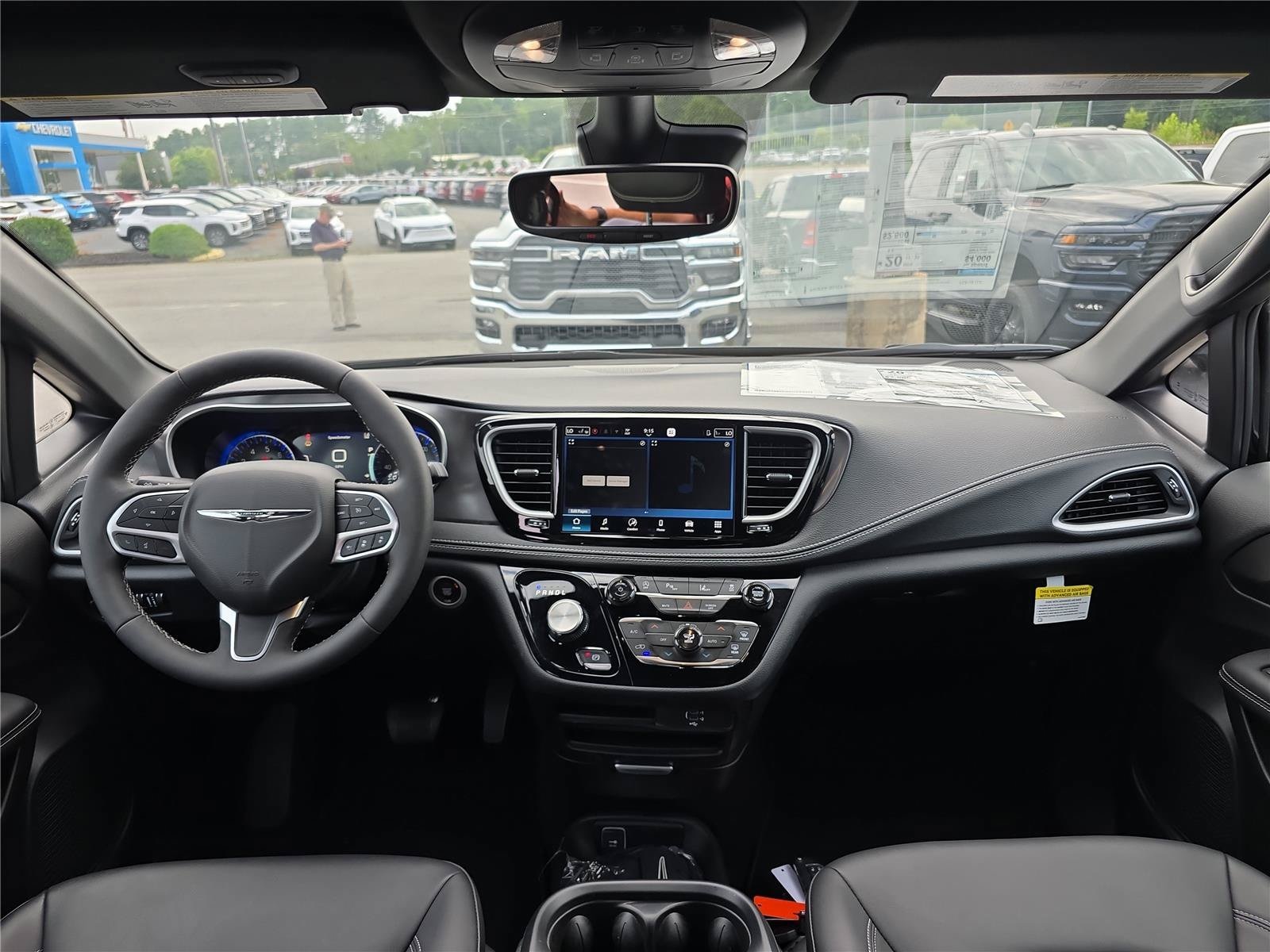 2026 Chrysler Pacifica Select - Photo 16