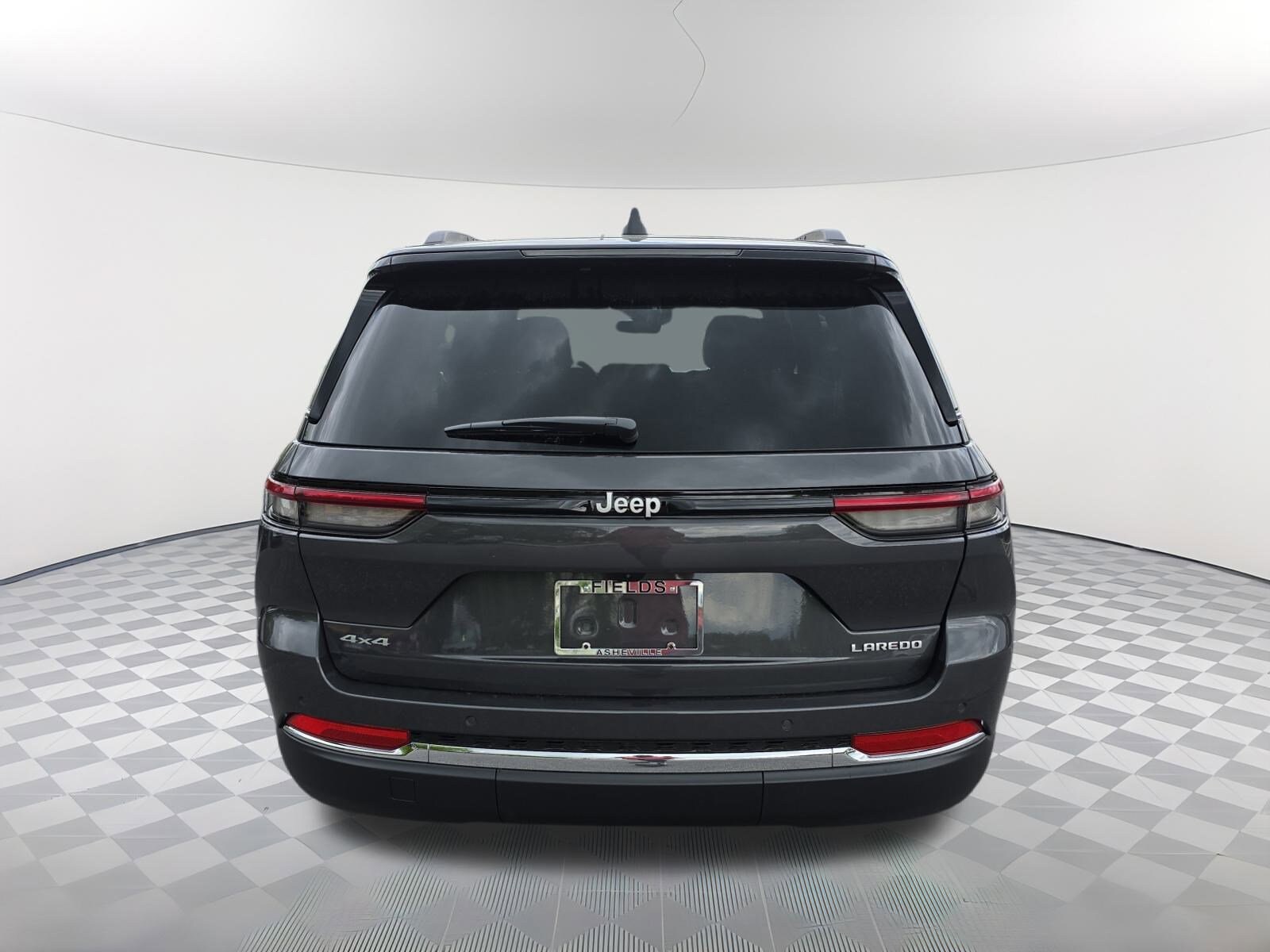 2025 Jeep Grand Cherokee Laredo photo 4