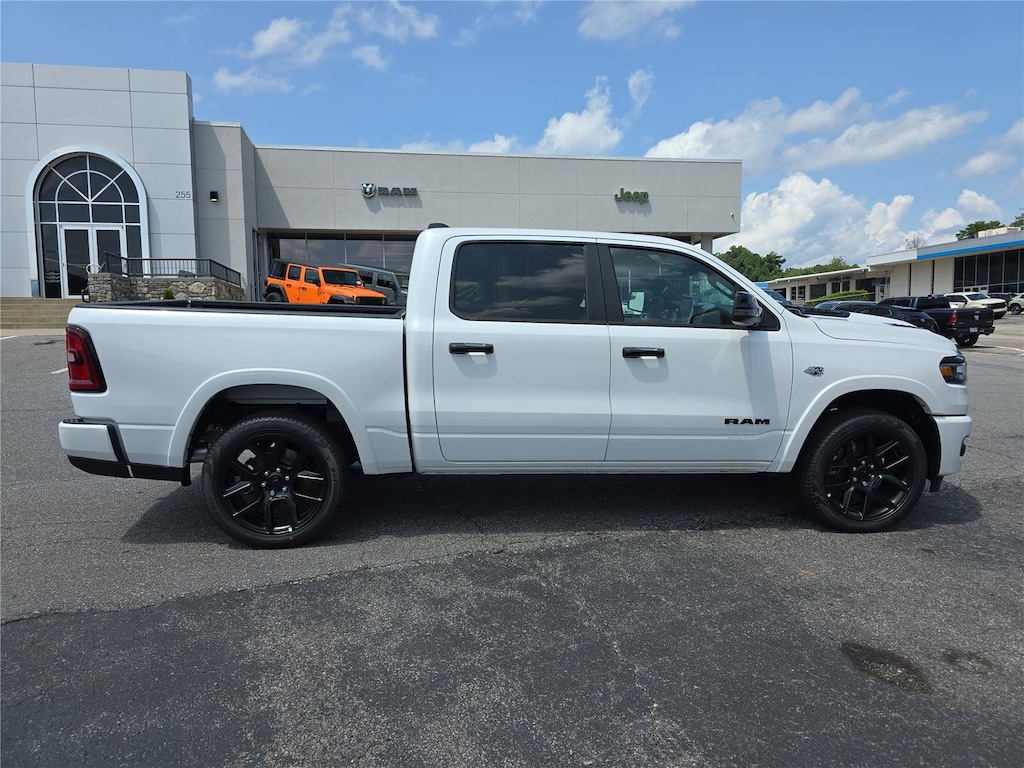 New 2026 Ram 1500 LARAMIE CREW CAB 4X4 5'7 BOX Pickup