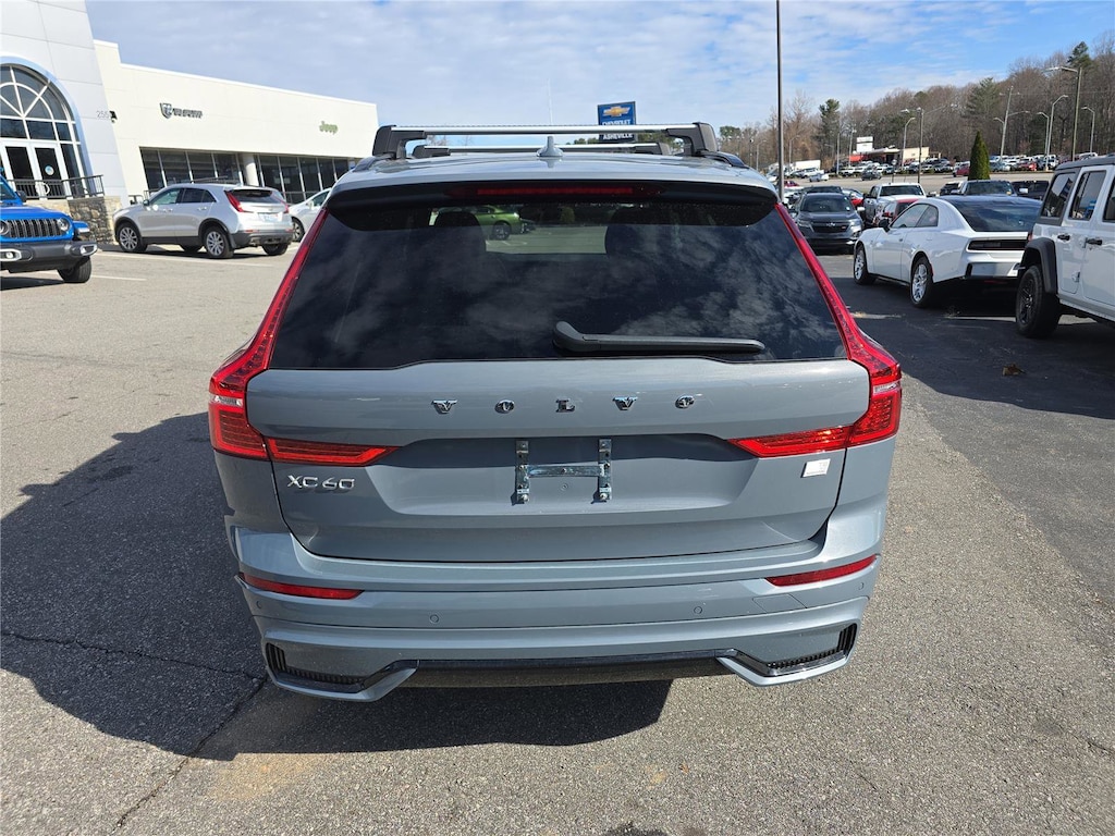 Used 2022 Volvo XC60 Recharge Plug-In Hybrid T8 R-Design SUV