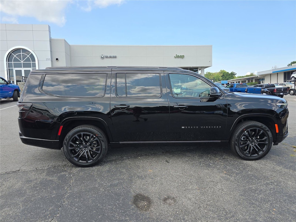 New 2026 Jeep Grand Wagoneer L SUMMIT RESERVE 4X4 Sport Utility