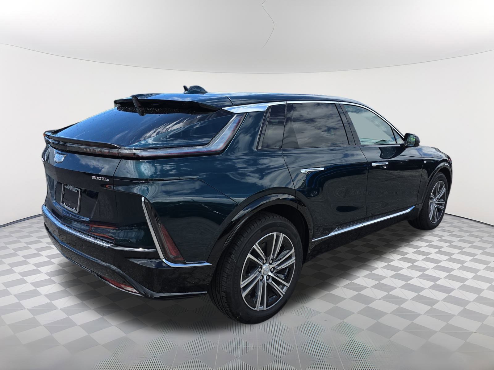 2024 Cadillac Lyriq Luxury photo 3