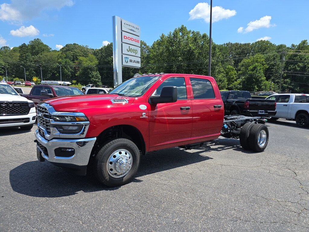 New 2025 Ram 3500 Chassis Cab 3500 TRADESMAN CREW CAB CHASSIS 4X4 60' CA Pickup