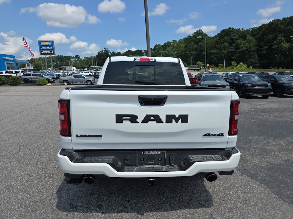 New 2026 Ram 1500 LARAMIE CREW CAB 4X4 5'7 BOX Pickup