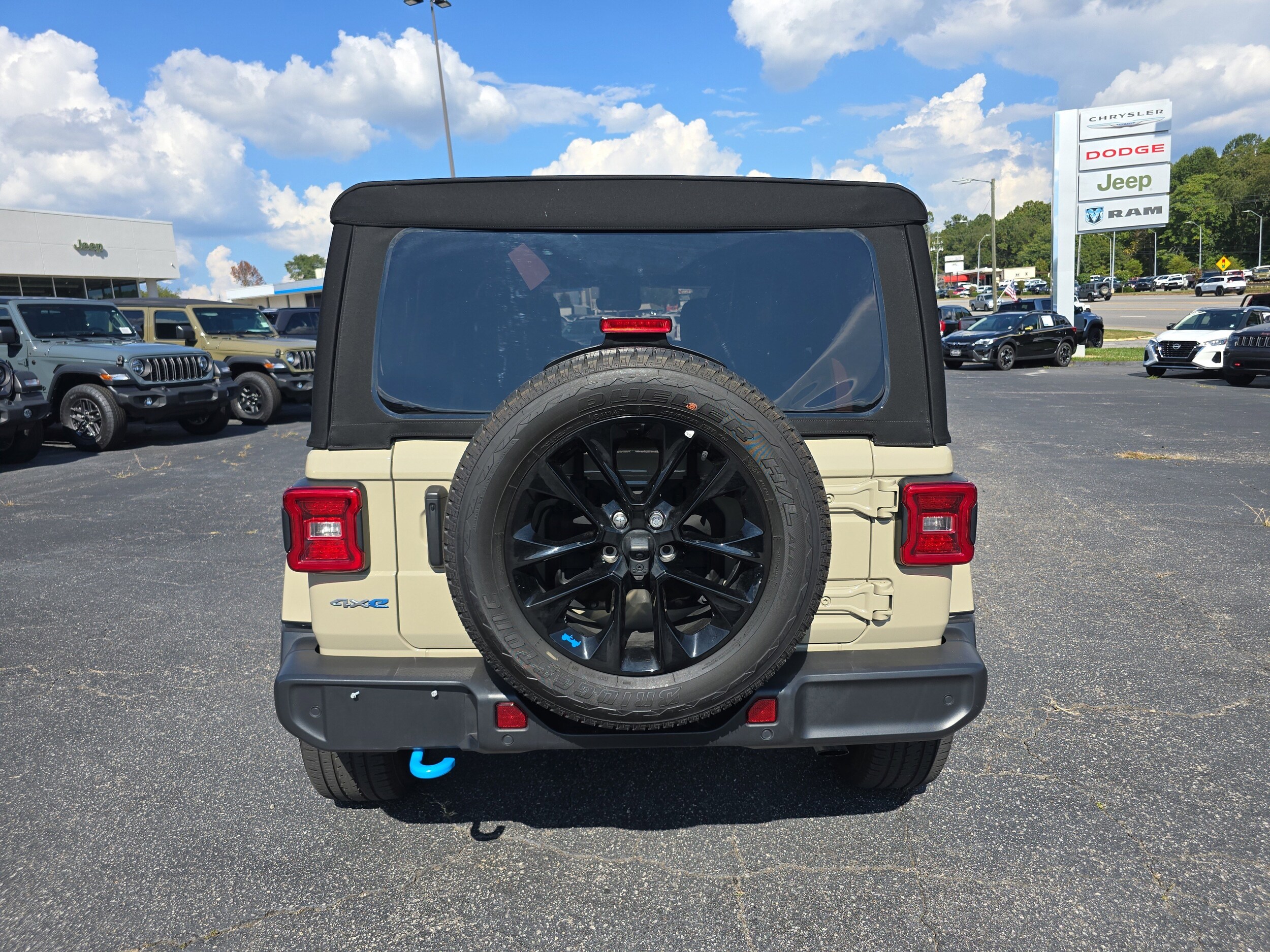 2022 Jeep Wrangler Unlimited Sahara 4xe photo 3