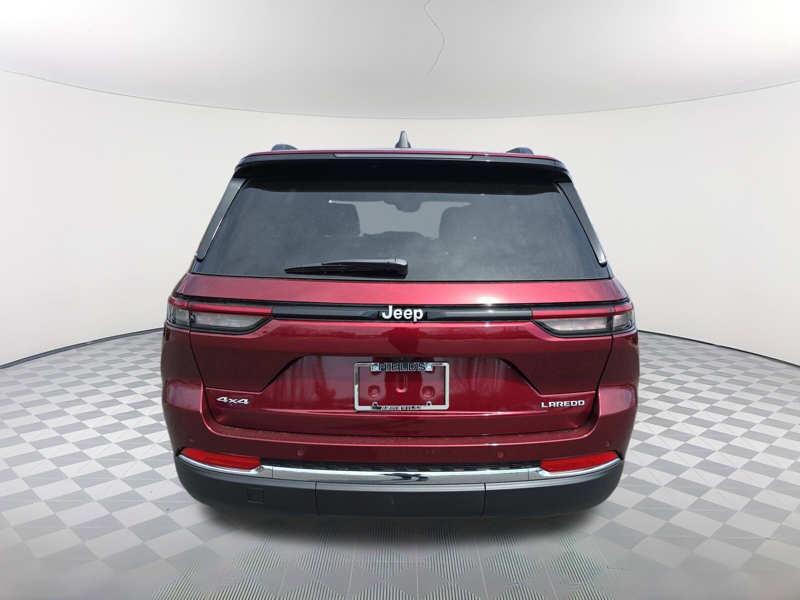 2025 Jeep Grand Cherokee Laredo photo 4
