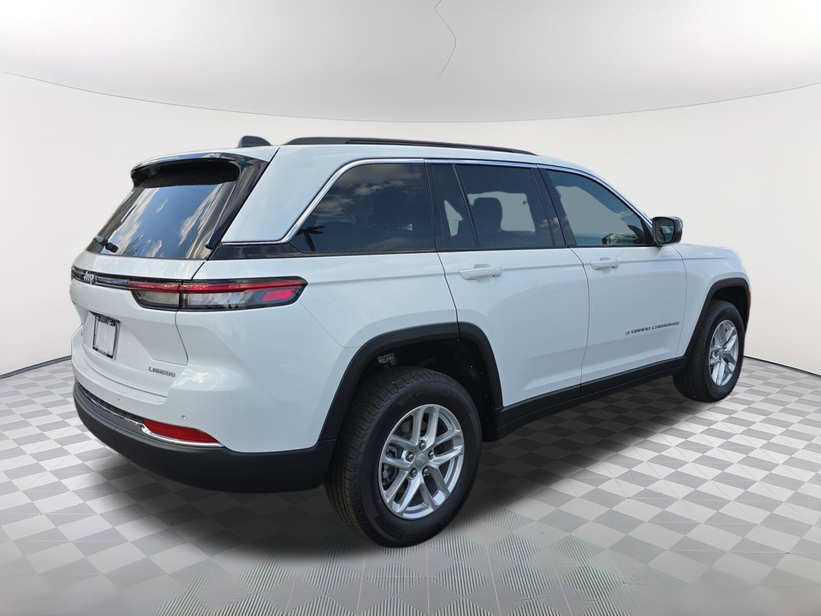 2025 Jeep Grand Cherokee Laredo X photo 3