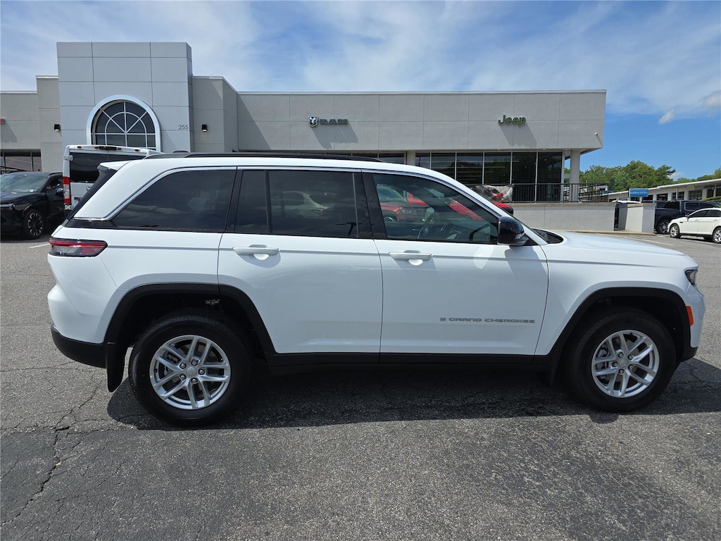 New 2026 Jeep Grand Cherokee LAREDO X 4X4 Sport Utility