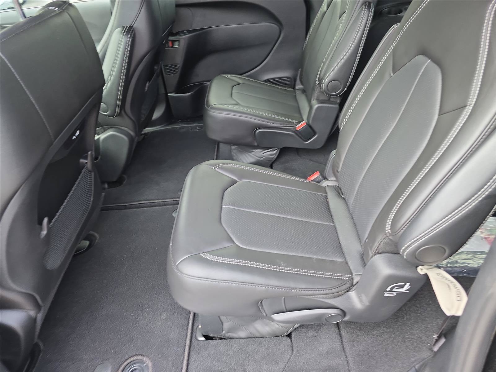 2026 Chrysler Pacifica Select - Photo 14