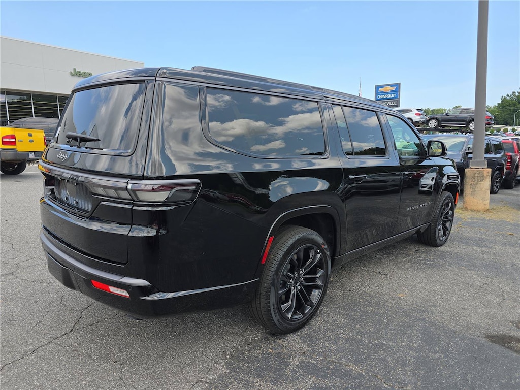 New 2026 Jeep Grand Wagoneer L SUMMIT RESERVE 4X4 Sport Utility