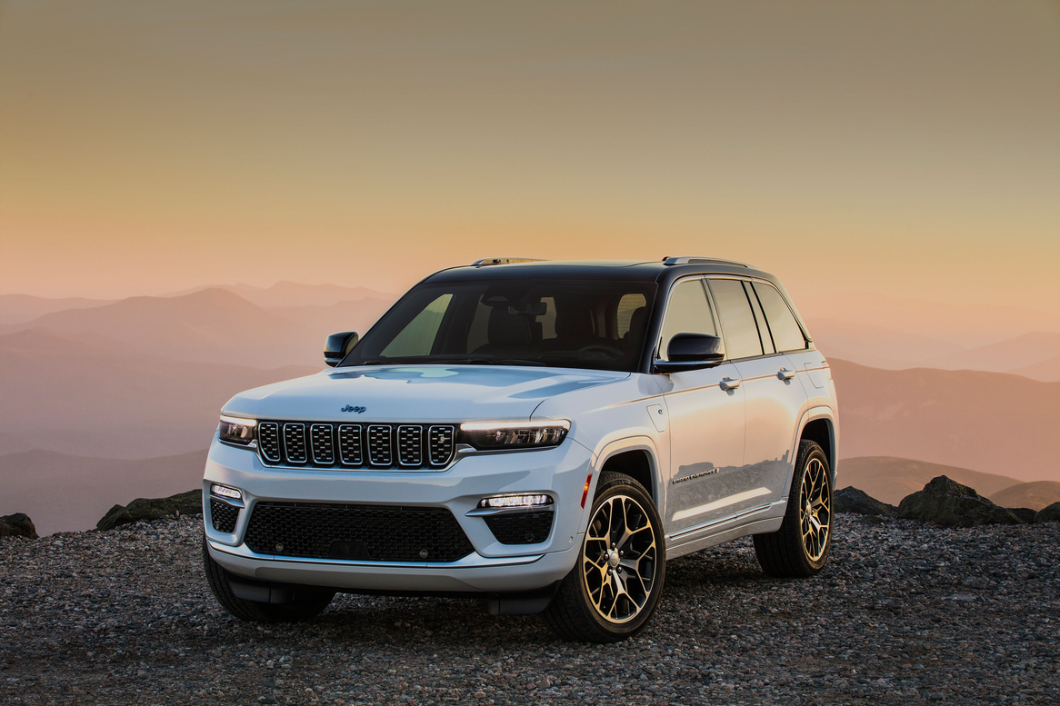 grand cherokee at sunset.png