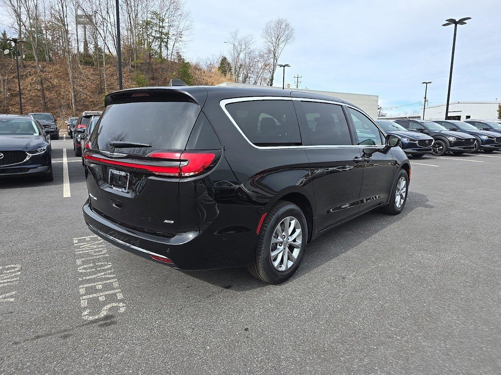 New 2025 Chrysler Pacifica SELECT AWD Passenger Van