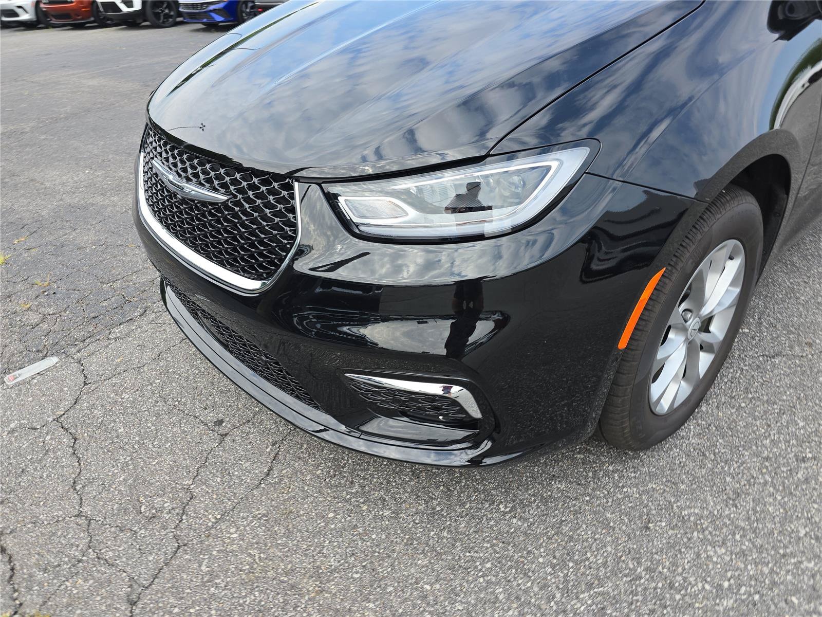2026 Chrysler Pacifica Select - Photo 9