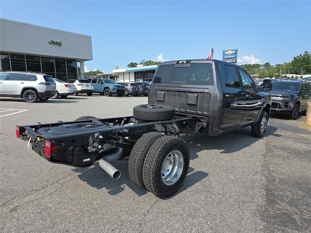 New 2026 Ram 3500 Chassis Cab BIG HORN CREW 4X4 60' CA Pickup
