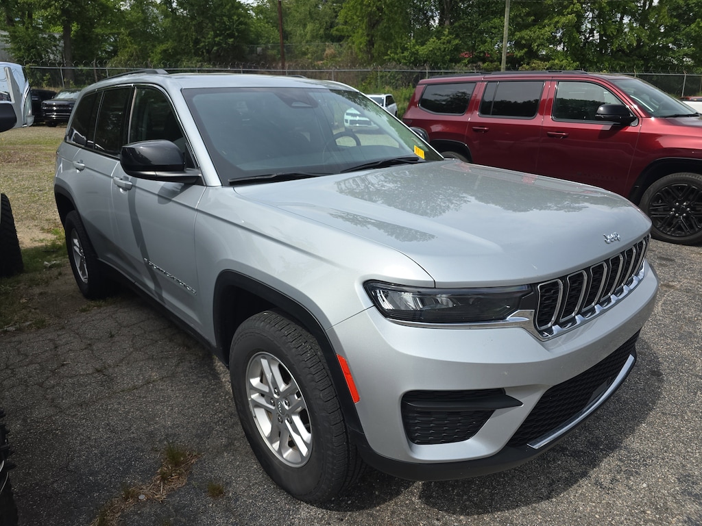 Used 2023 Jeep Grand Cherokee Laredo SUV