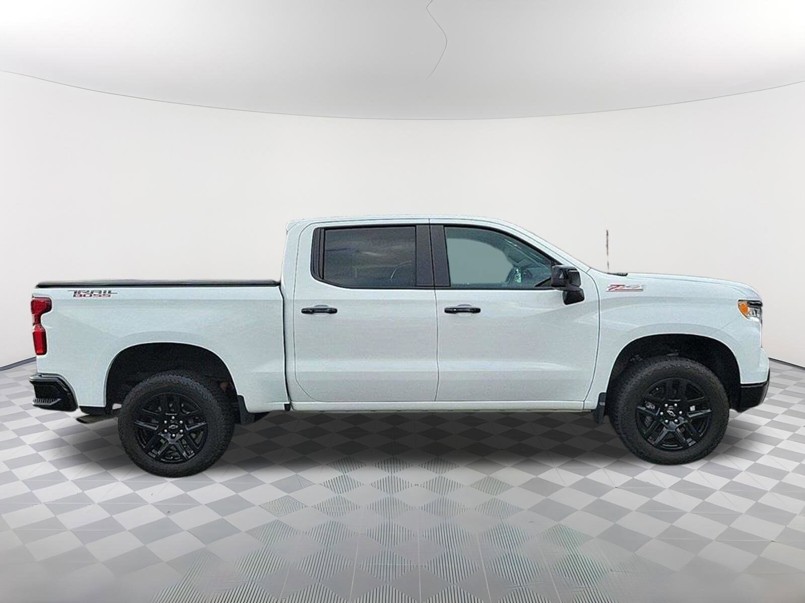 2023 Chevrolet Silverado 1500 LT Trail Boss photo 2