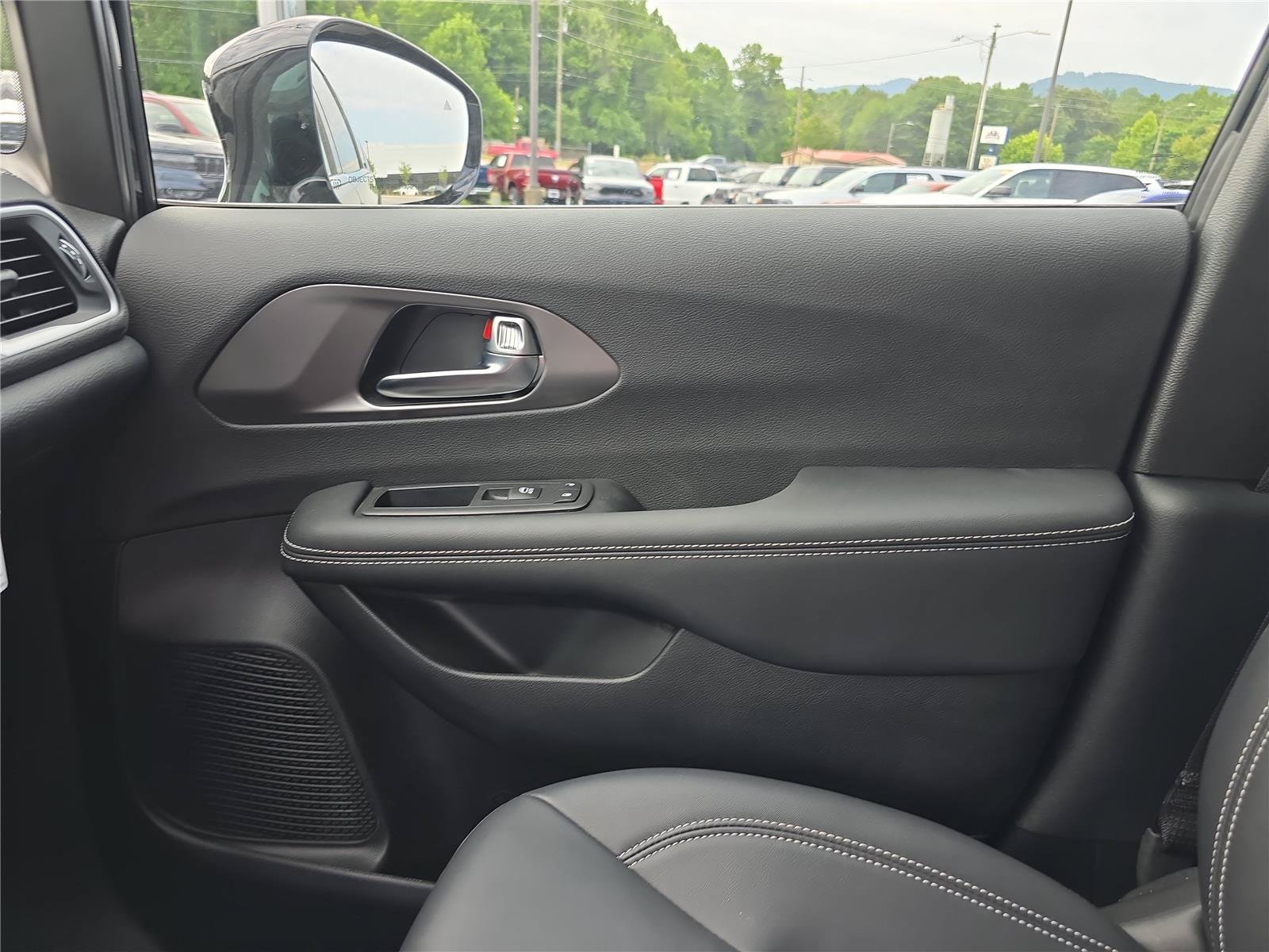 2026 Chrysler Pacifica Select - Photo 22