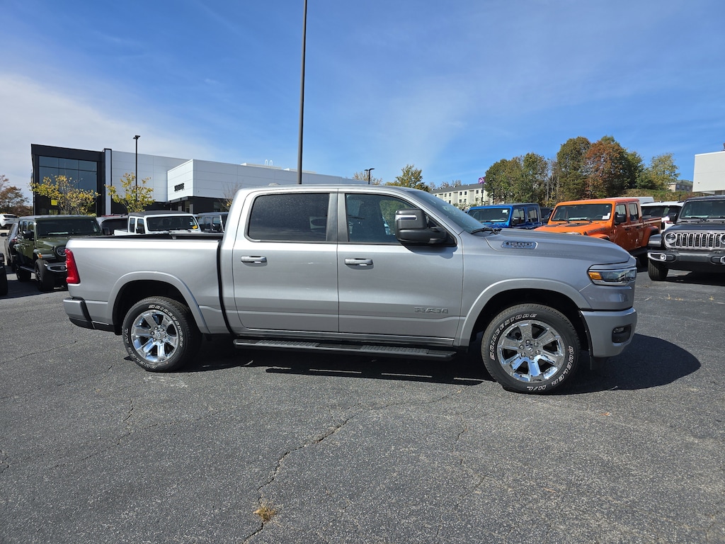 New 2025 Ram 1500 BIG HORN CREW CAB 4X4 5'7 BOX Pickup