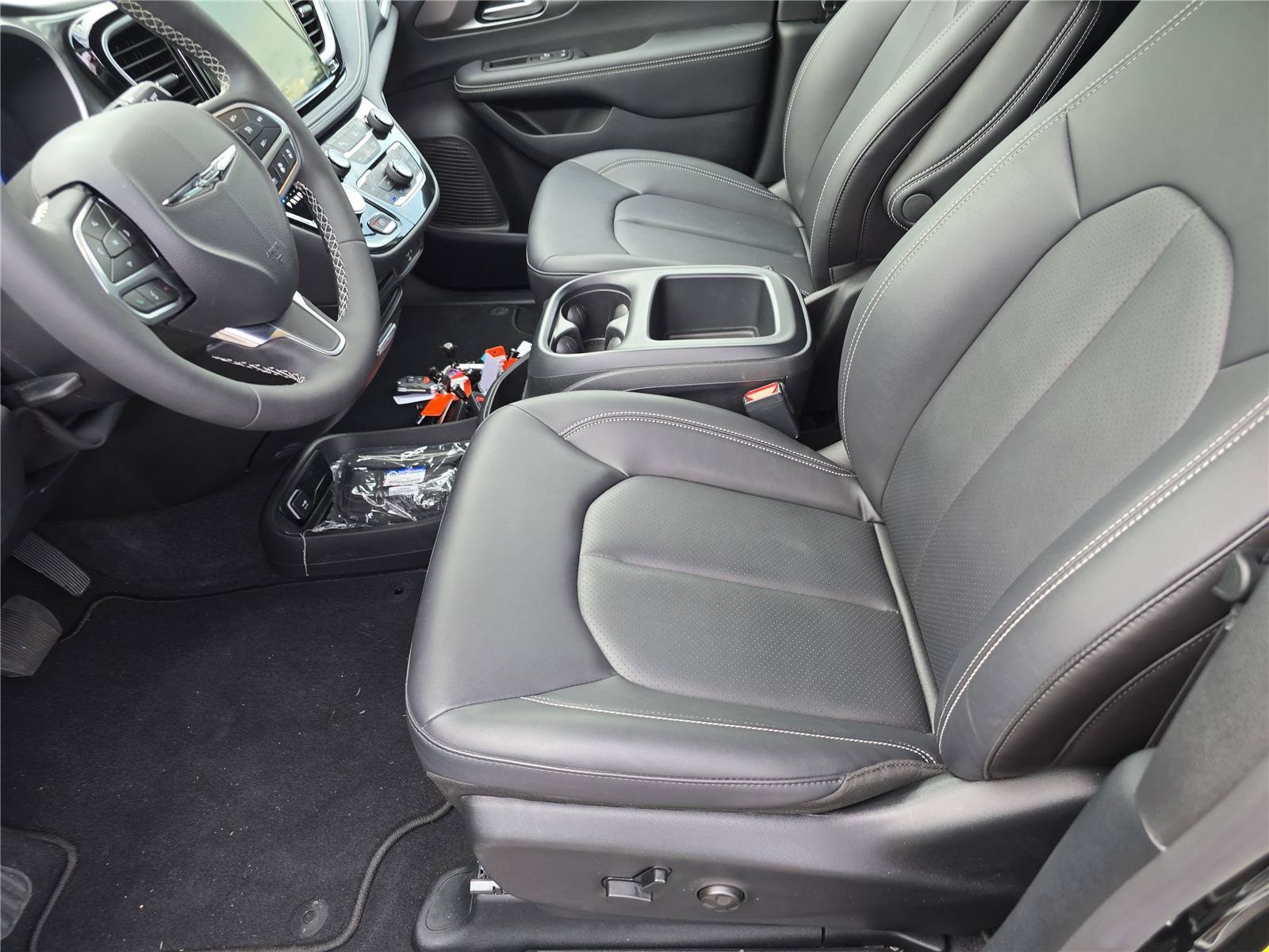 2026 Chrysler Pacifica Select - Photo 20