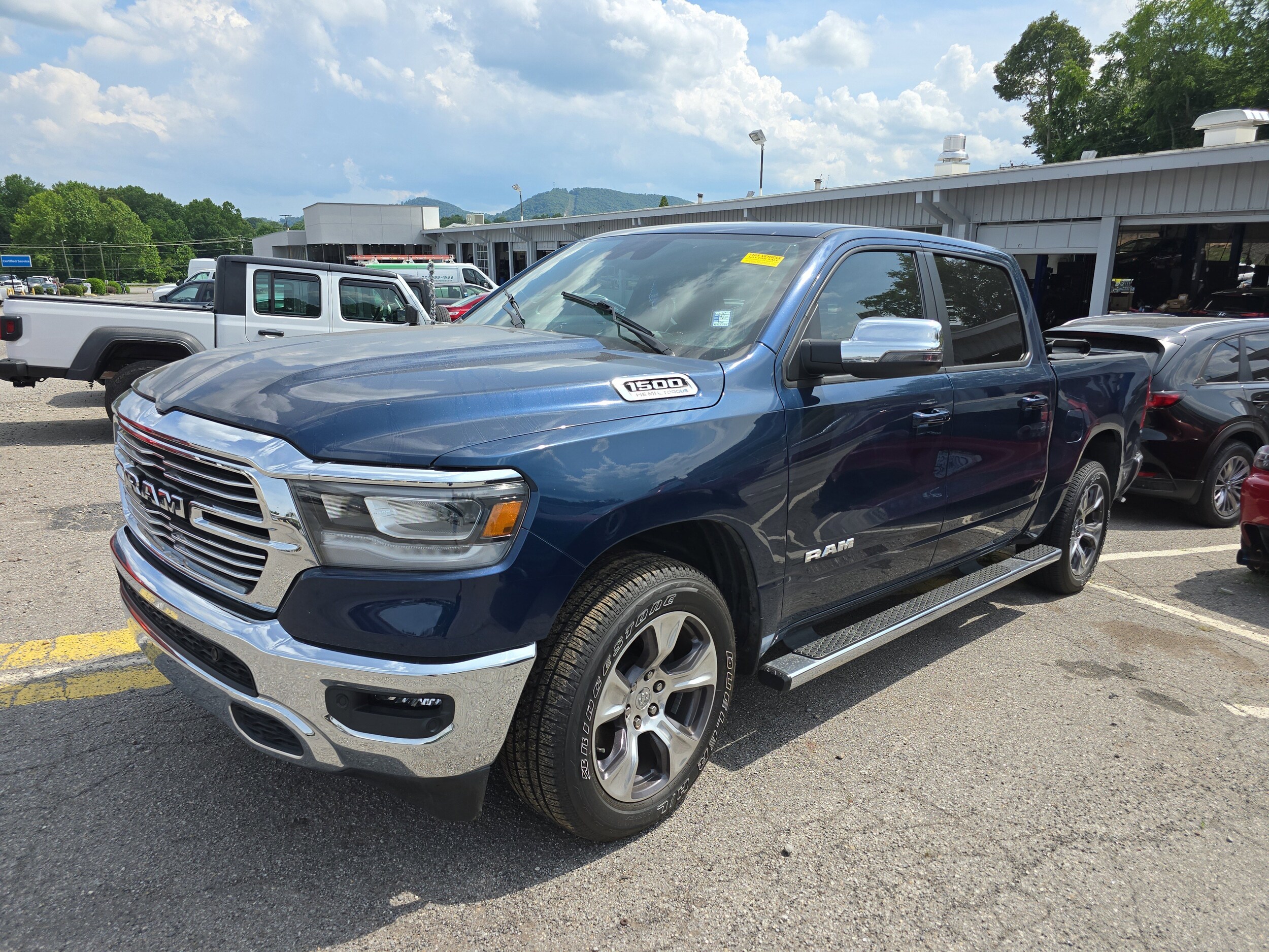 2023 Ram 1500 Laramie photo 4