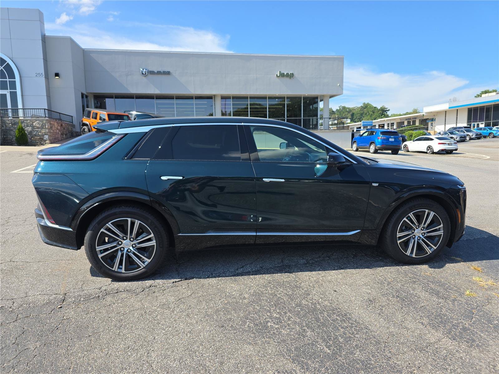 Used 2024 Cadillac LYRIQ Luxury 1 with VIN 1GYKPPRL3RZ136619 for sale in Asheville, NC