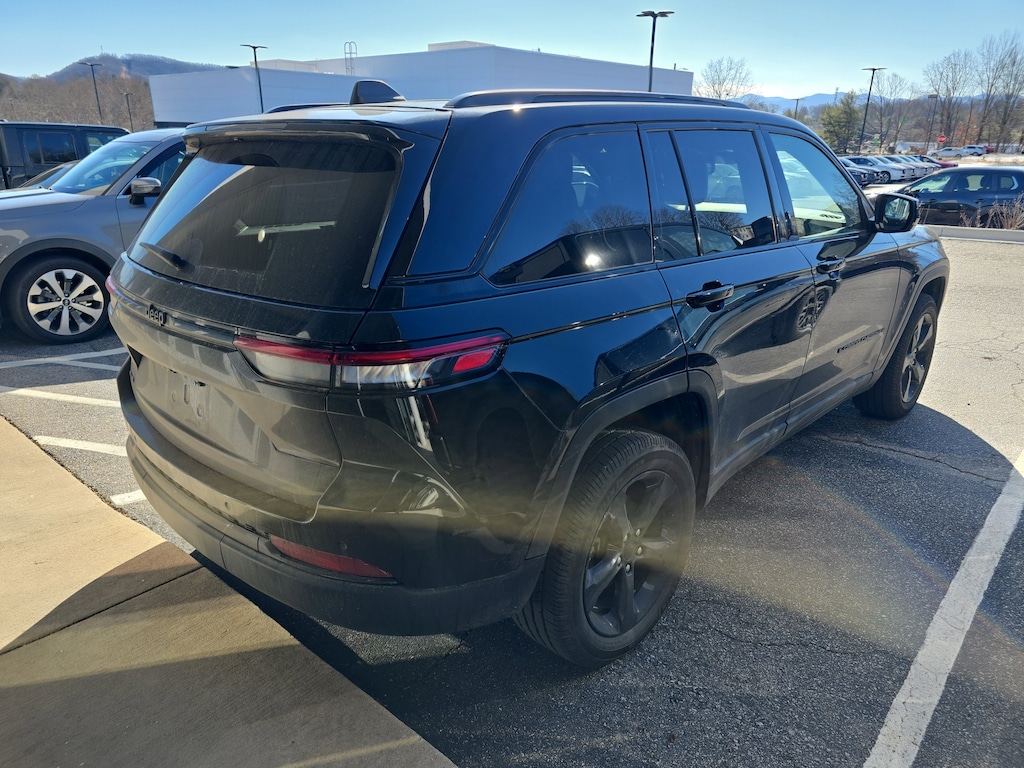 Used 2023 Jeep Grand Cherokee Altitude SUV