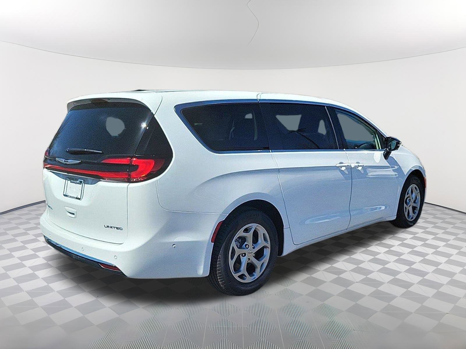 2024 Chrysler Pacifica Limited photo 3