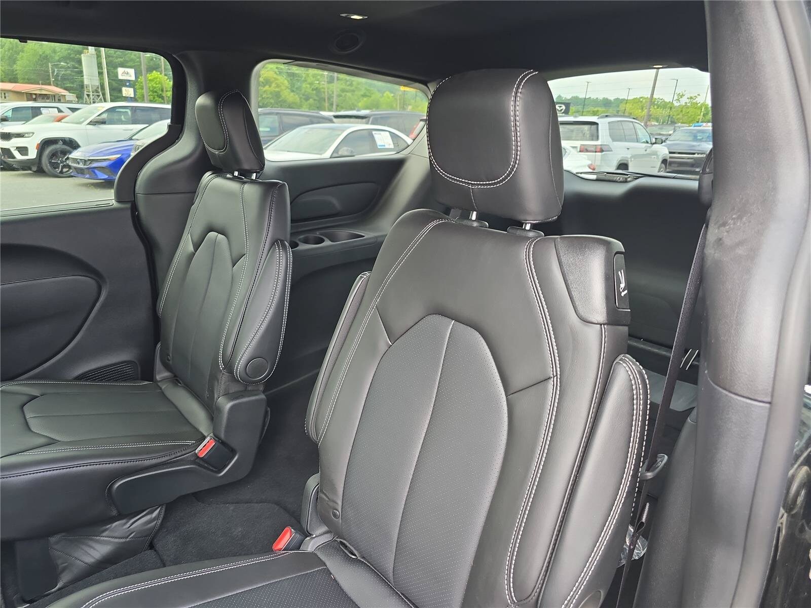 2026 Chrysler Pacifica Select - Photo 13