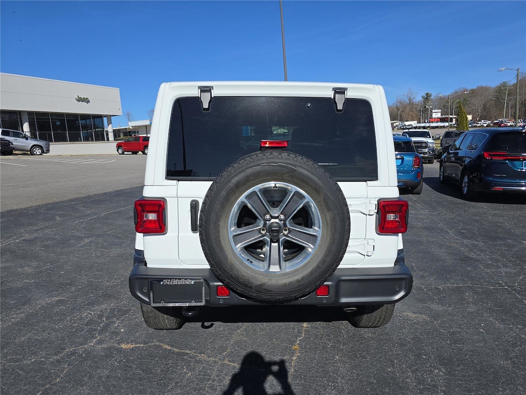 Used 2022 Jeep Wrangler Unlimited Sahara SUV