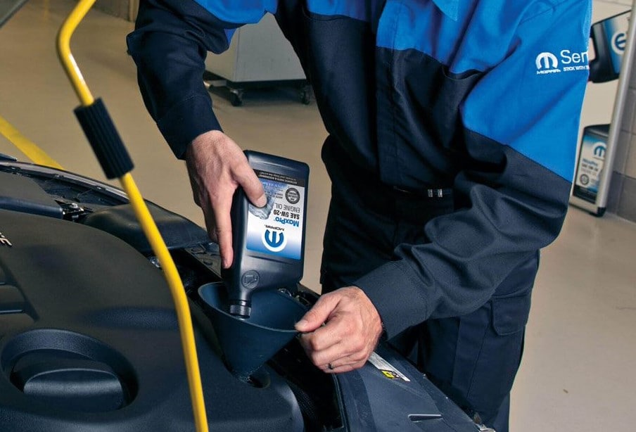 Mopar oil change tech