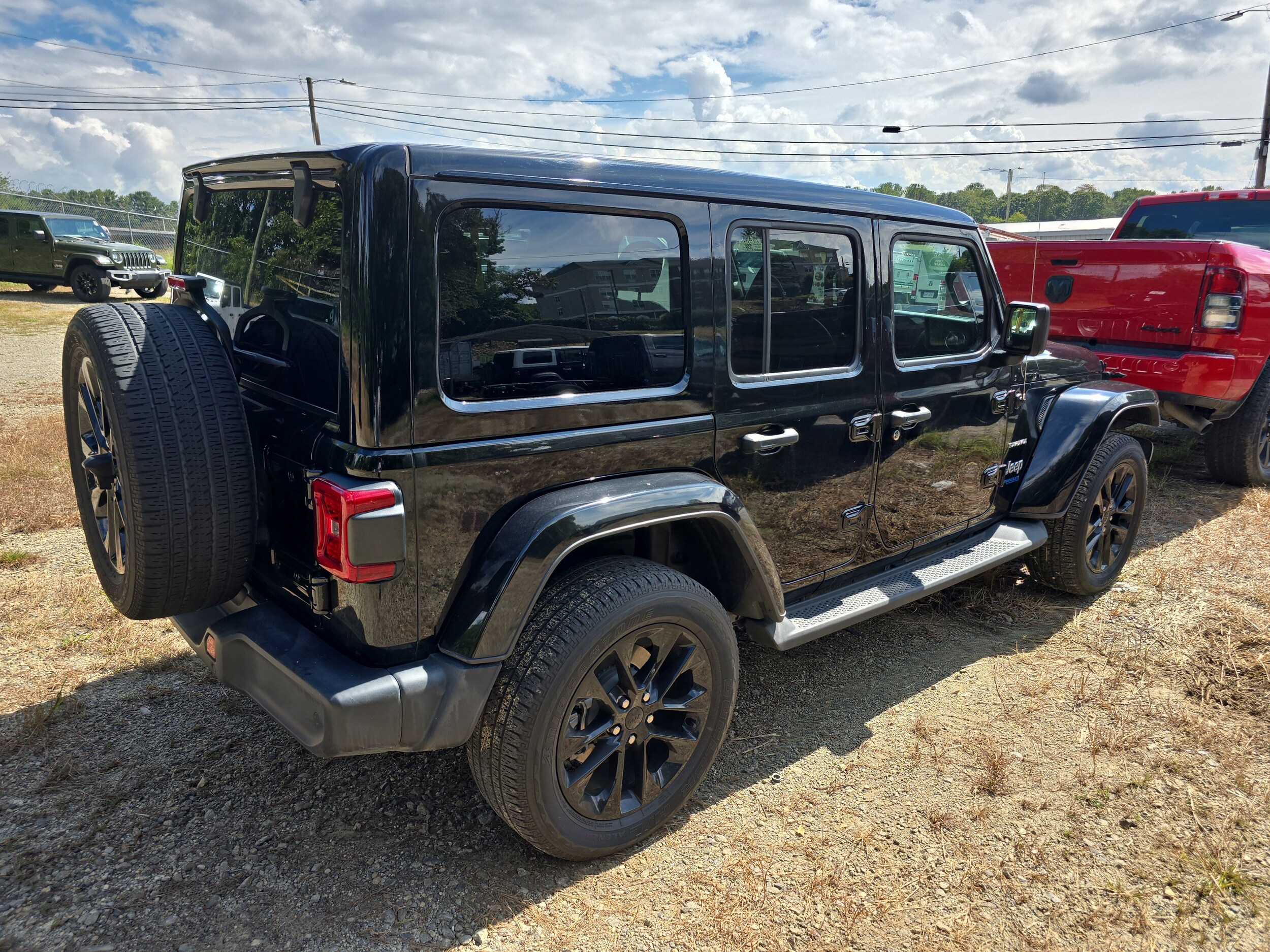 2021 Jeep Wrangler Unlimited Sahara 4xe photo 2