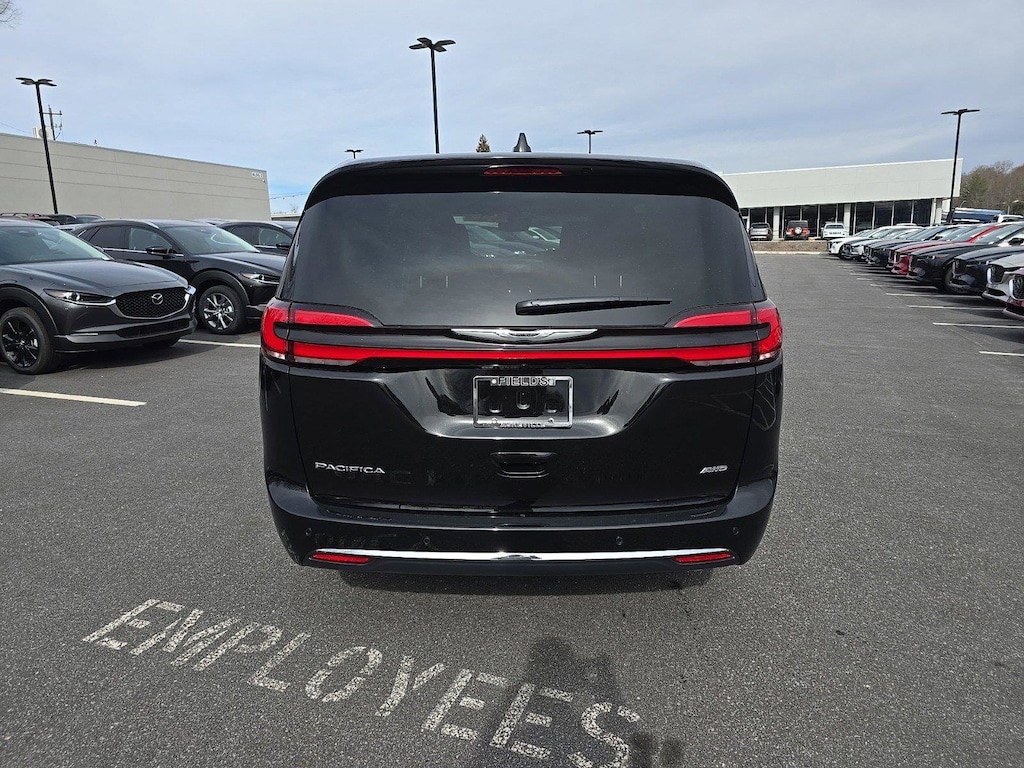 New 2025 Chrysler Pacifica SELECT AWD Passenger Van