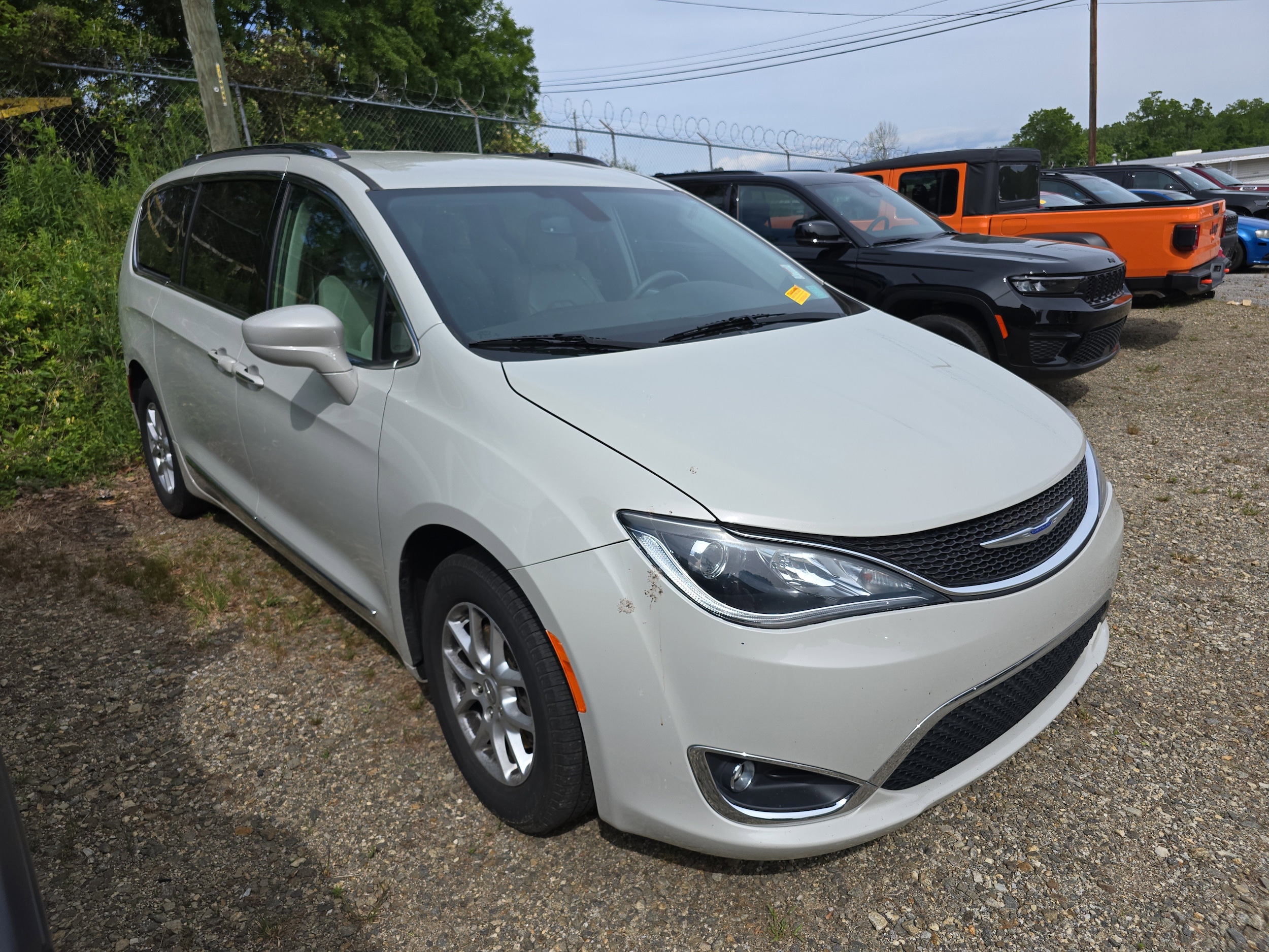 2020 Chrysler Pacifica Touring L's photo