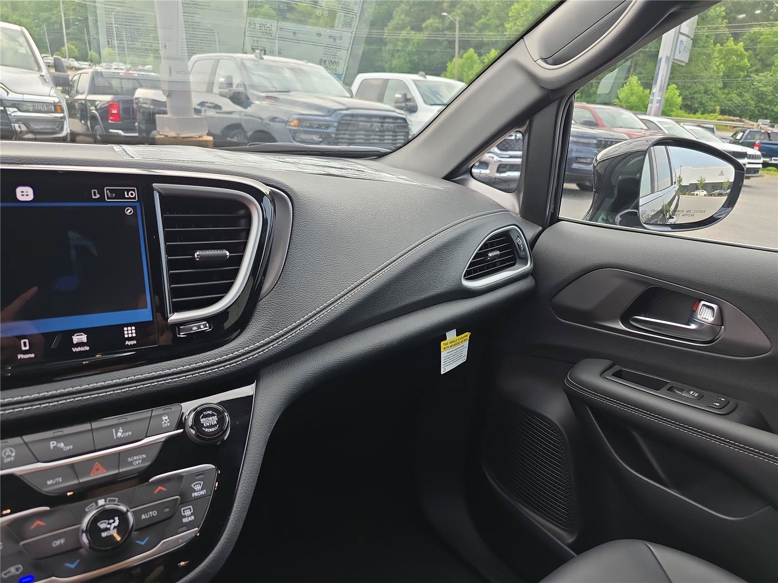 2026 Chrysler Pacifica Select - Photo 23