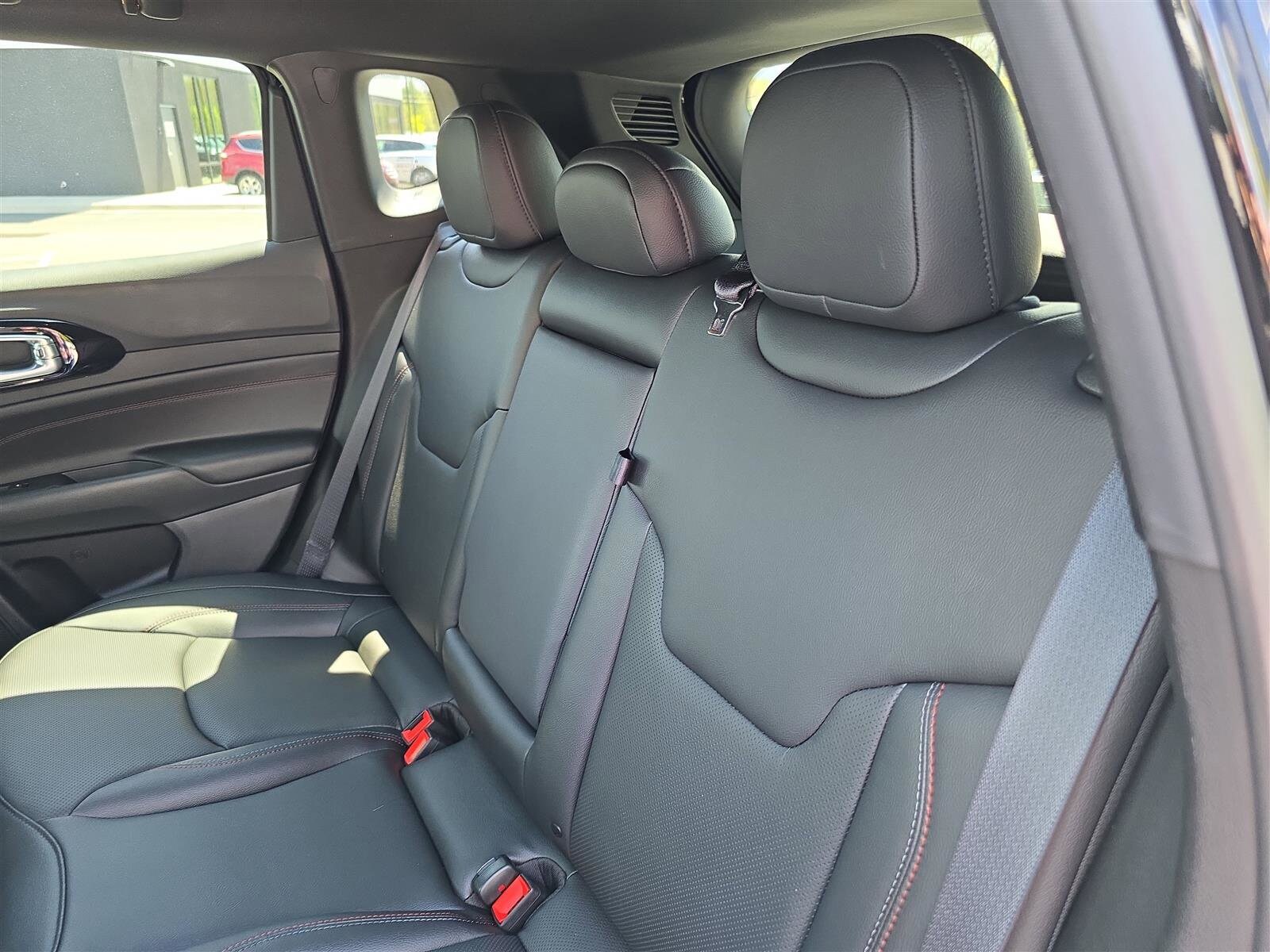 2025 Jeep Compass Trailhawk - Photo 15