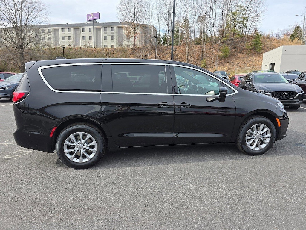 New 2025 Chrysler Pacifica SELECT AWD Passenger Van