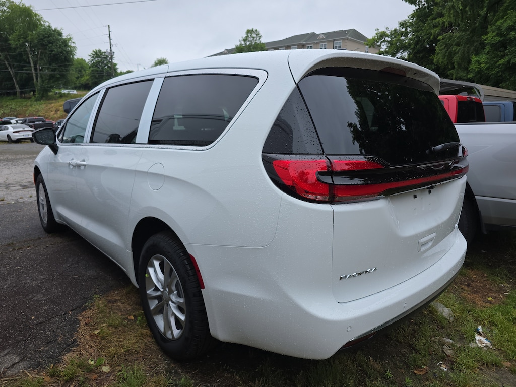 New 2027 Chrysler Pacifica SELECT AWD Passenger Van
