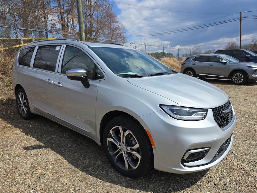 New 2026 Chrysler Pacifica PINNACLE AWD Passenger Van