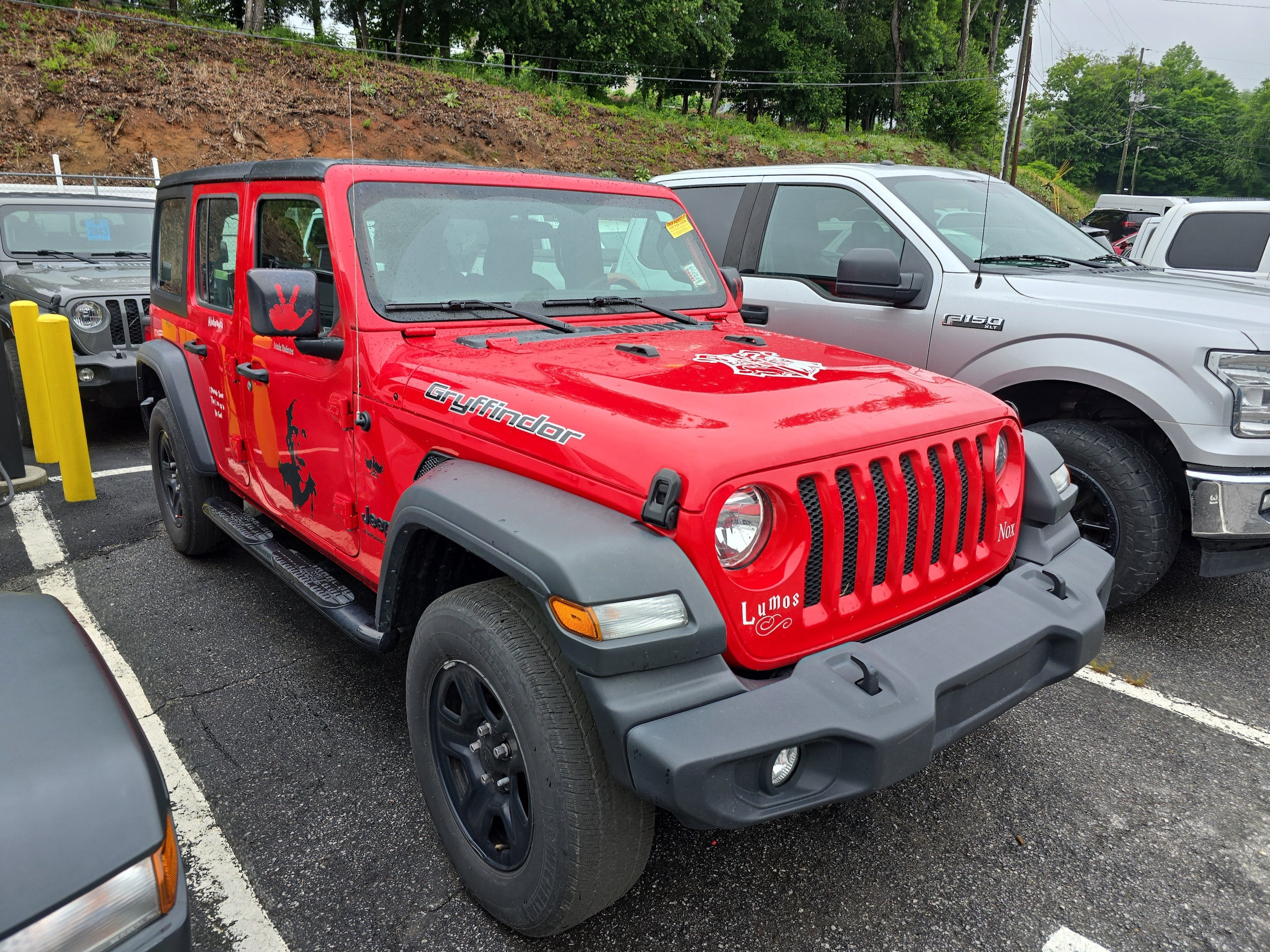 2023 Jeep Wrangler Sport's photo