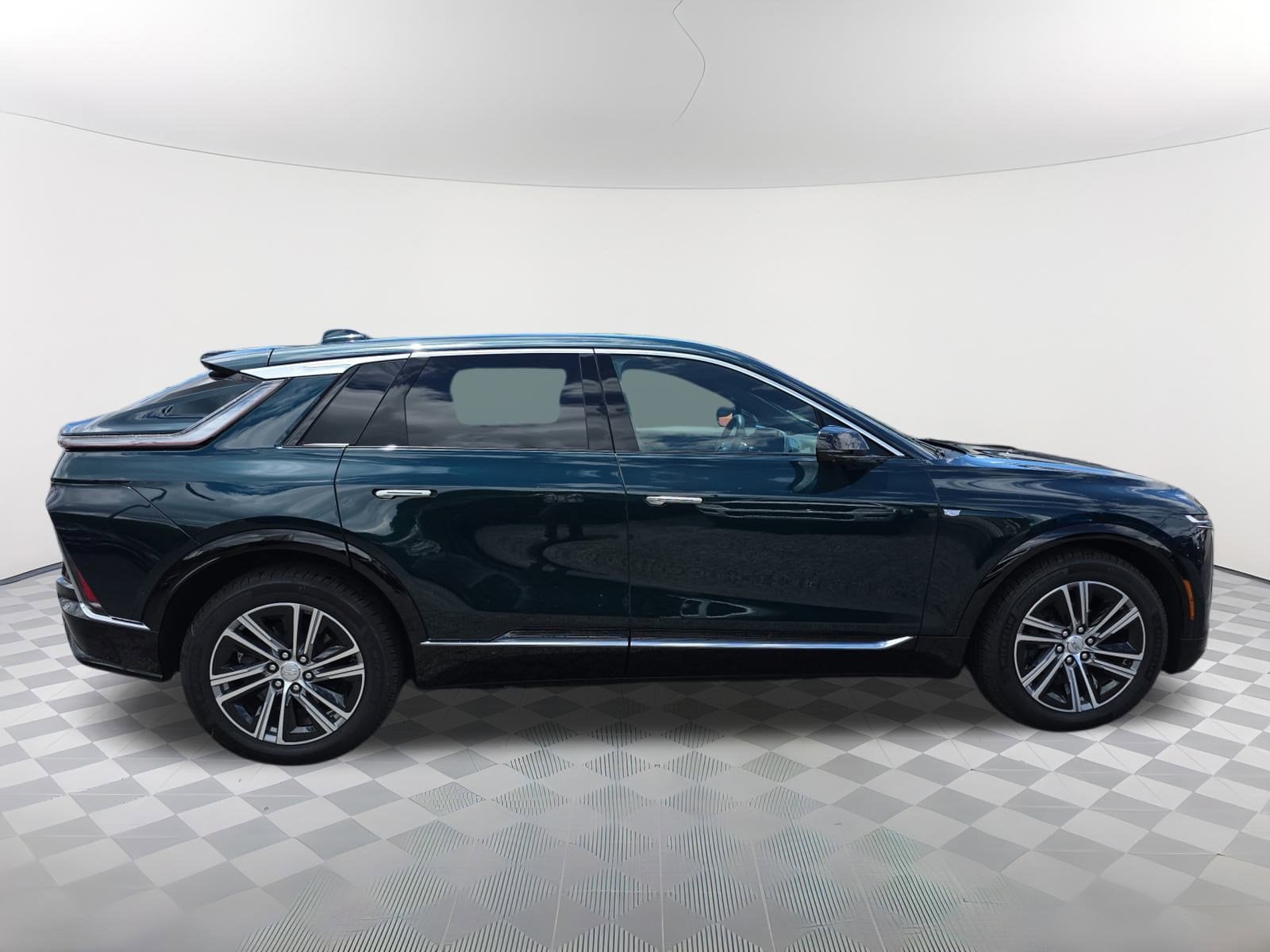 Used 2024 Cadillac LYRIQ Luxury 1 with VIN 1GYKPPRL7RZ132167 for sale in Asheville, NC