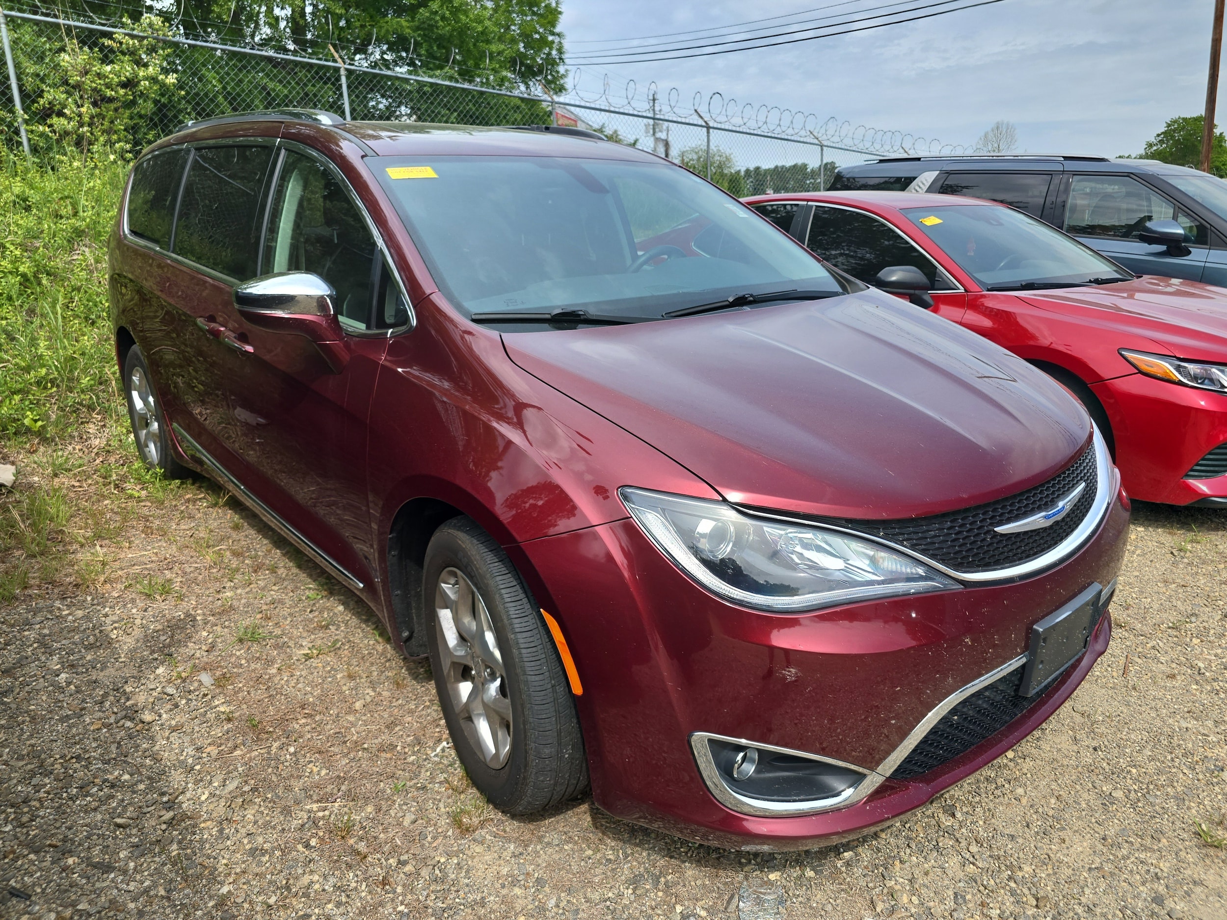 2018 Chrysler Pacifica Limited's photo