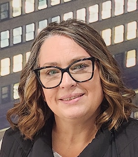 Staff member Sharon Taylor from ID_d9726b766e96